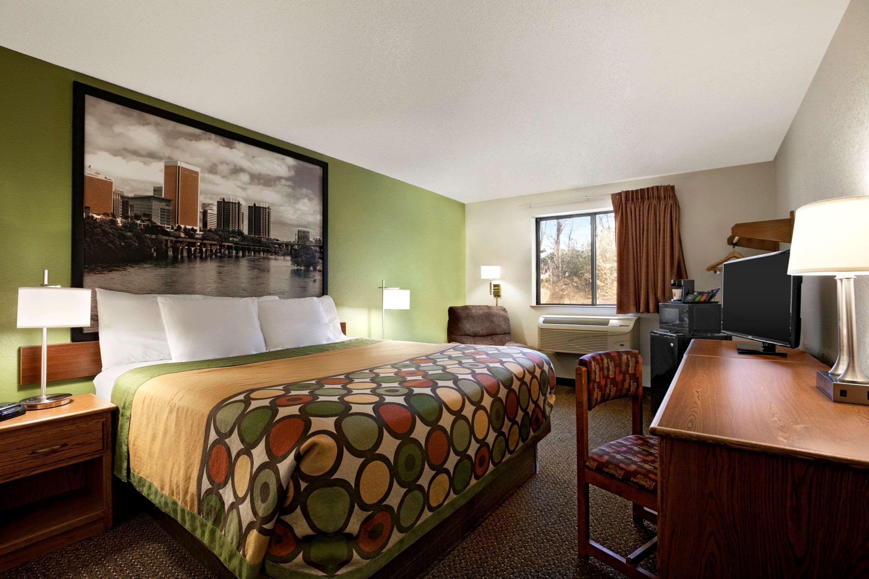 ซูเปอร์ 8 บาย วินด์แฮม ริชมอนด์/แชมเบอร์เลน โร้ด Hotel ภายนอก รูปภาพ