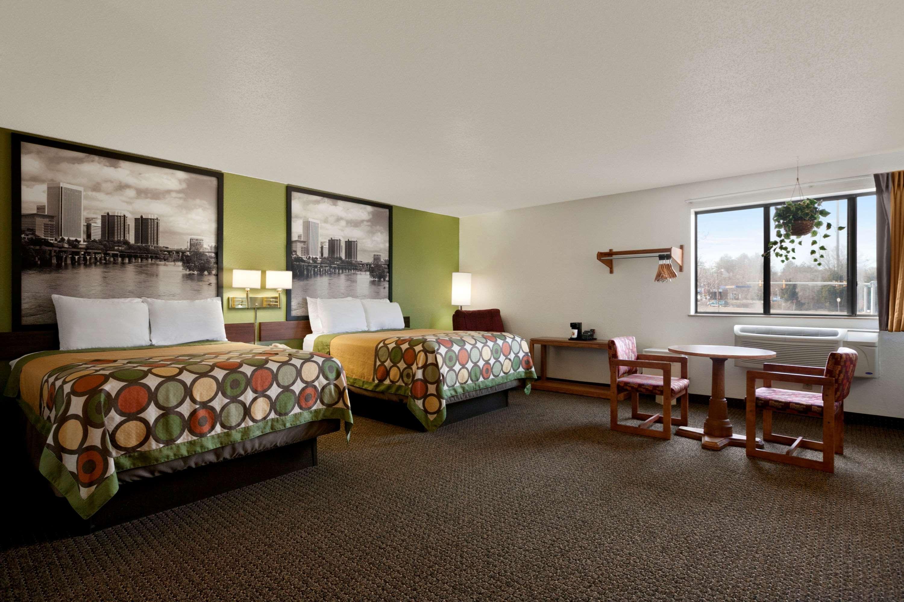 ซูเปอร์ 8 บาย วินด์แฮม ริชมอนด์/แชมเบอร์เลน โร้ด Hotel ภายนอก รูปภาพ