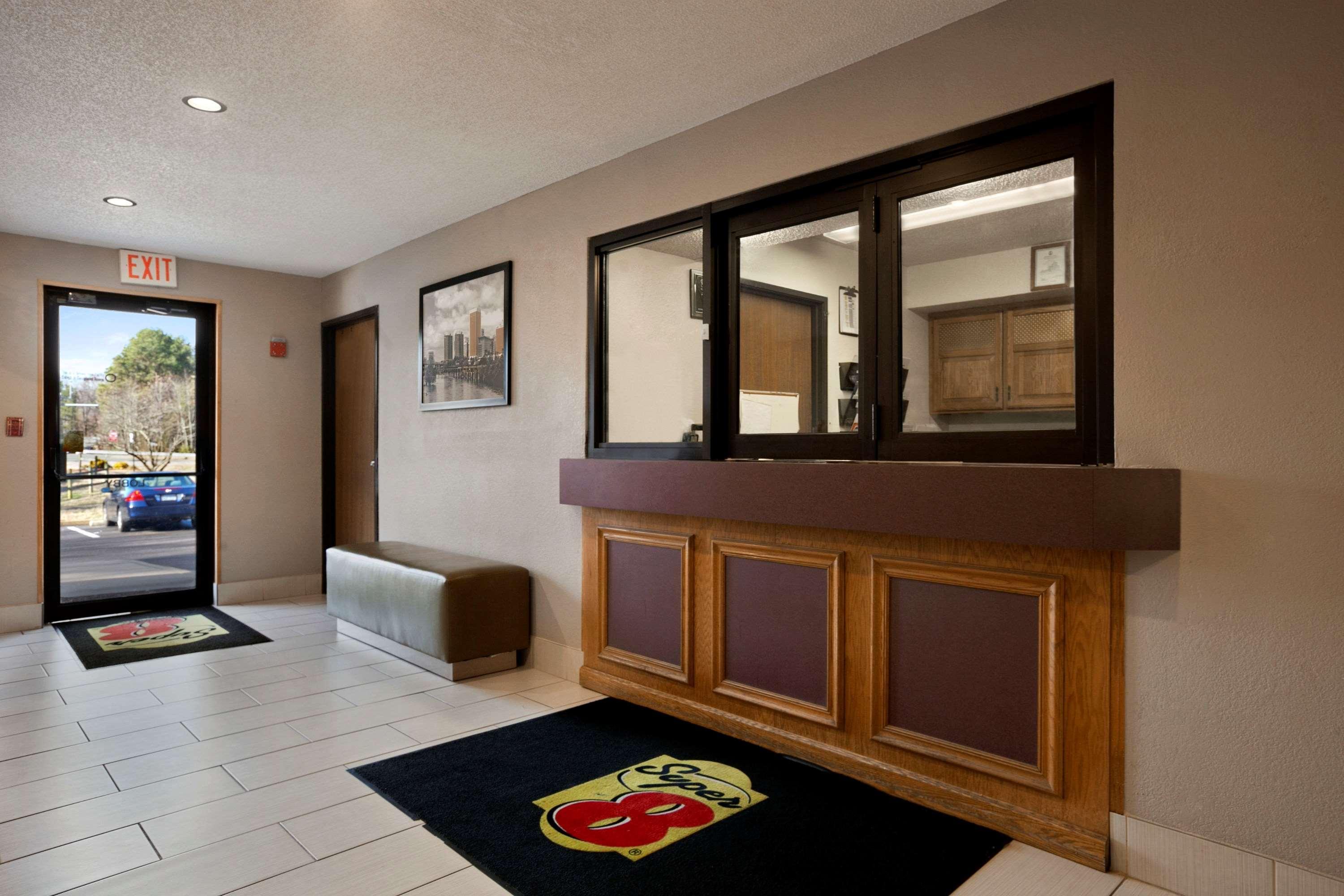 ซูเปอร์ 8 บาย วินด์แฮม ริชมอนด์/แชมเบอร์เลน โร้ด Hotel ภายนอก รูปภาพ