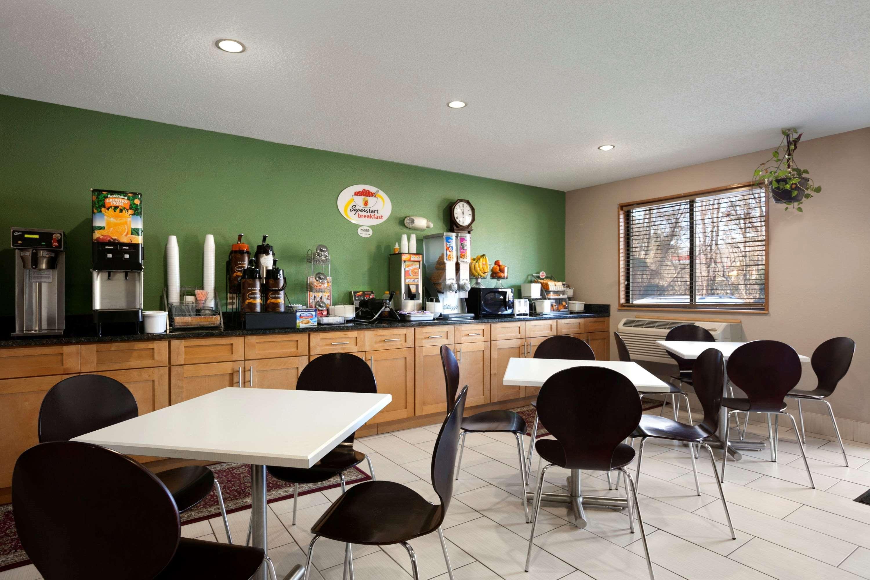 ซูเปอร์ 8 บาย วินด์แฮม ริชมอนด์/แชมเบอร์เลน โร้ด Hotel ภายนอก รูปภาพ