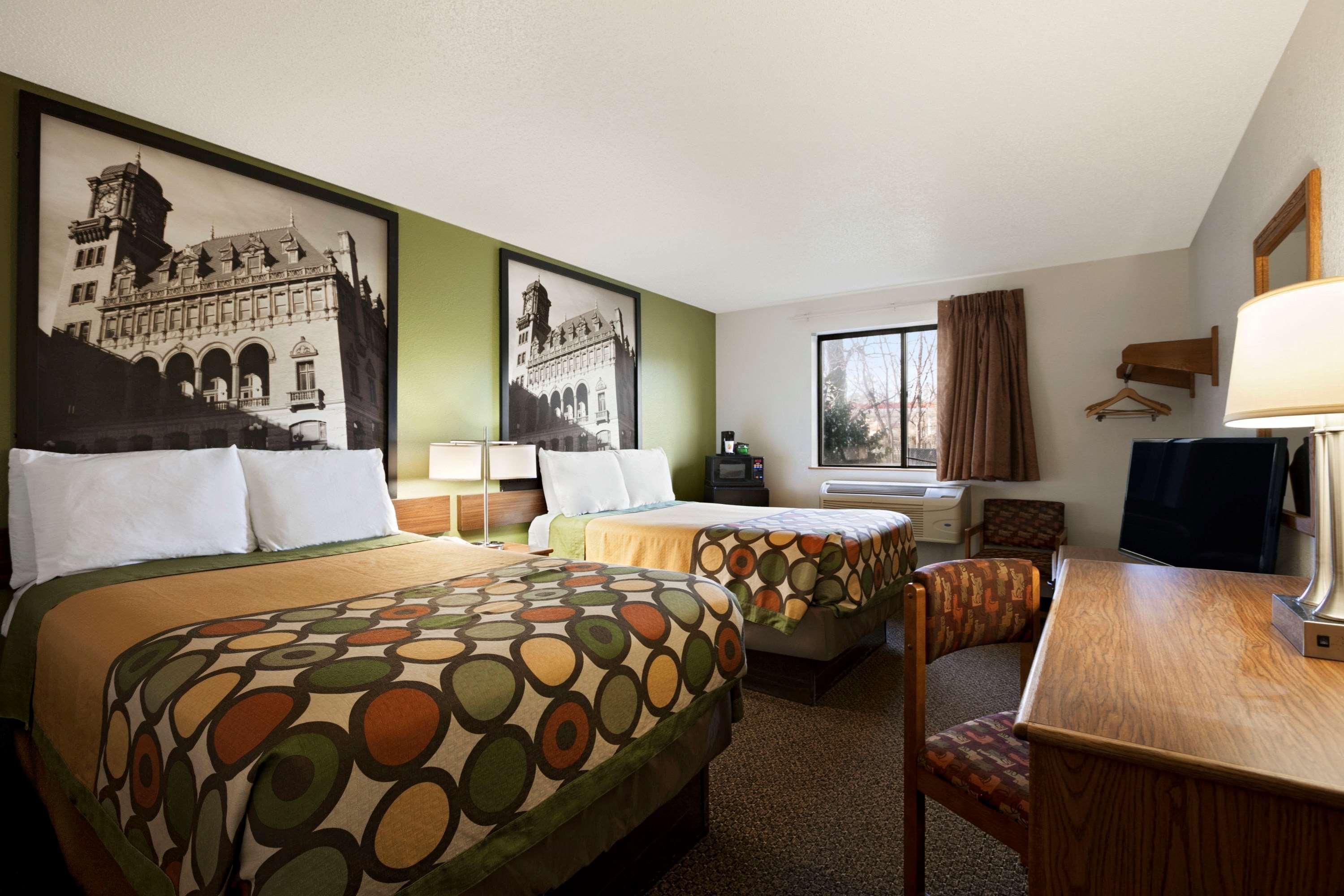 ซูเปอร์ 8 บาย วินด์แฮม ริชมอนด์/แชมเบอร์เลน โร้ด Hotel ภายนอก รูปภาพ