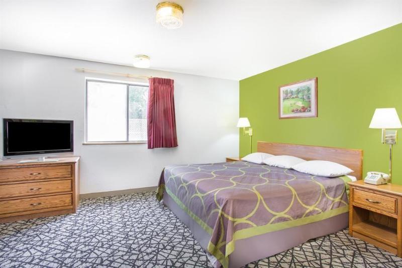 ซูเปอร์ 8 บาย วินด์แฮม ริชมอนด์/แชมเบอร์เลน โร้ด Hotel ภายนอก รูปภาพ
