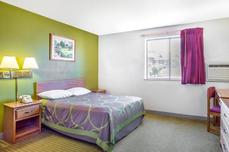 ซูเปอร์ 8 บาย วินด์แฮม ริชมอนด์/แชมเบอร์เลน โร้ด Hotel ภายนอก รูปภาพ
