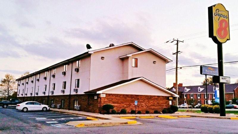 ซูเปอร์ 8 บาย วินด์แฮม ริชมอนด์/แชมเบอร์เลน โร้ด Hotel ภายนอก รูปภาพ
