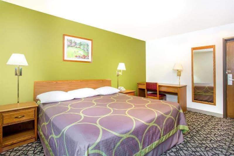 ซูเปอร์ 8 บาย วินด์แฮม ริชมอนด์/แชมเบอร์เลน โร้ด Hotel ภายนอก รูปภาพ
