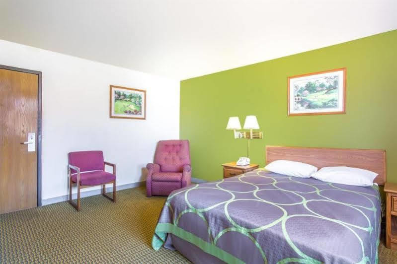 ซูเปอร์ 8 บาย วินด์แฮม ริชมอนด์/แชมเบอร์เลน โร้ด Hotel ภายนอก รูปภาพ
